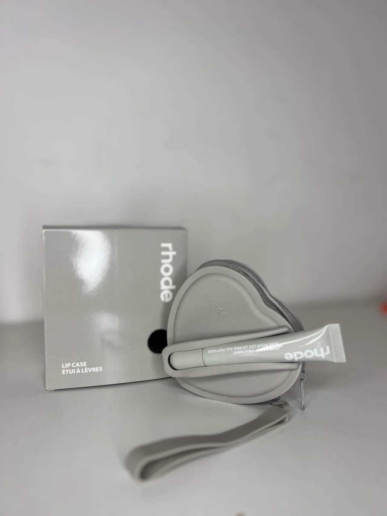 MONEDERO RHODE CON LIP GLOSS GRIS
