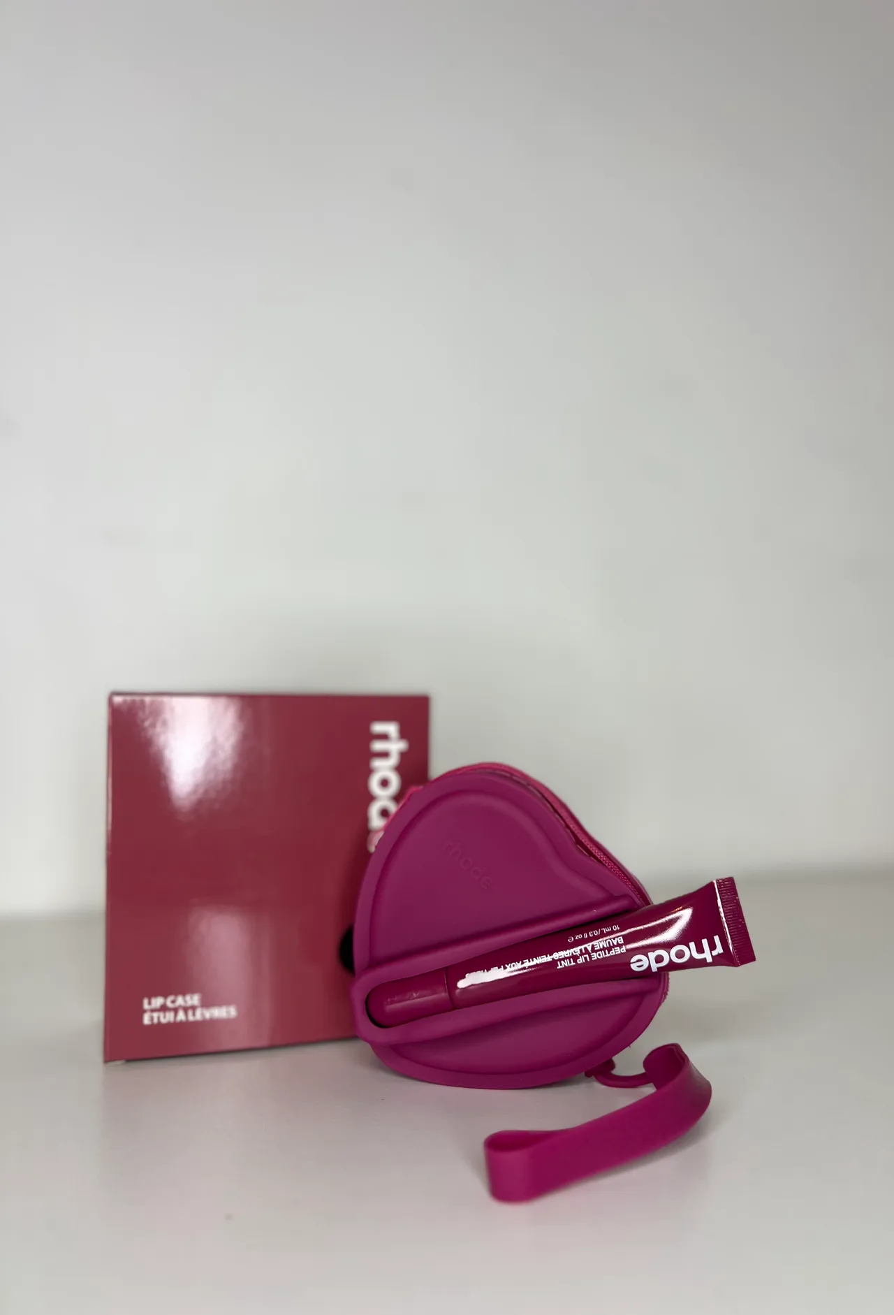MONEDERO RHODE CON LIPGLOSS BORGOÑA CLARO