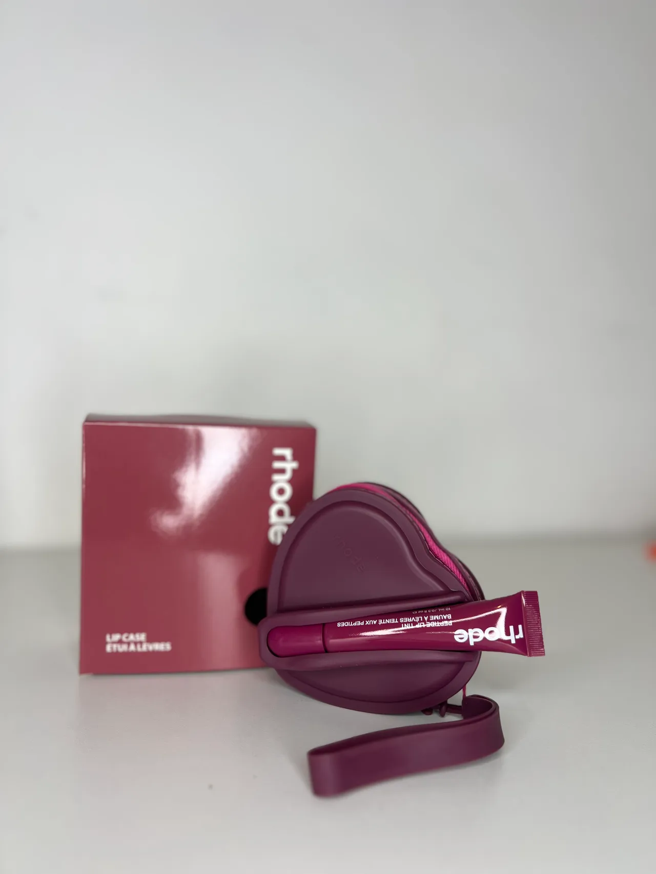 MONEDERO RHODE CON LIPGLOSS BORGOÑA